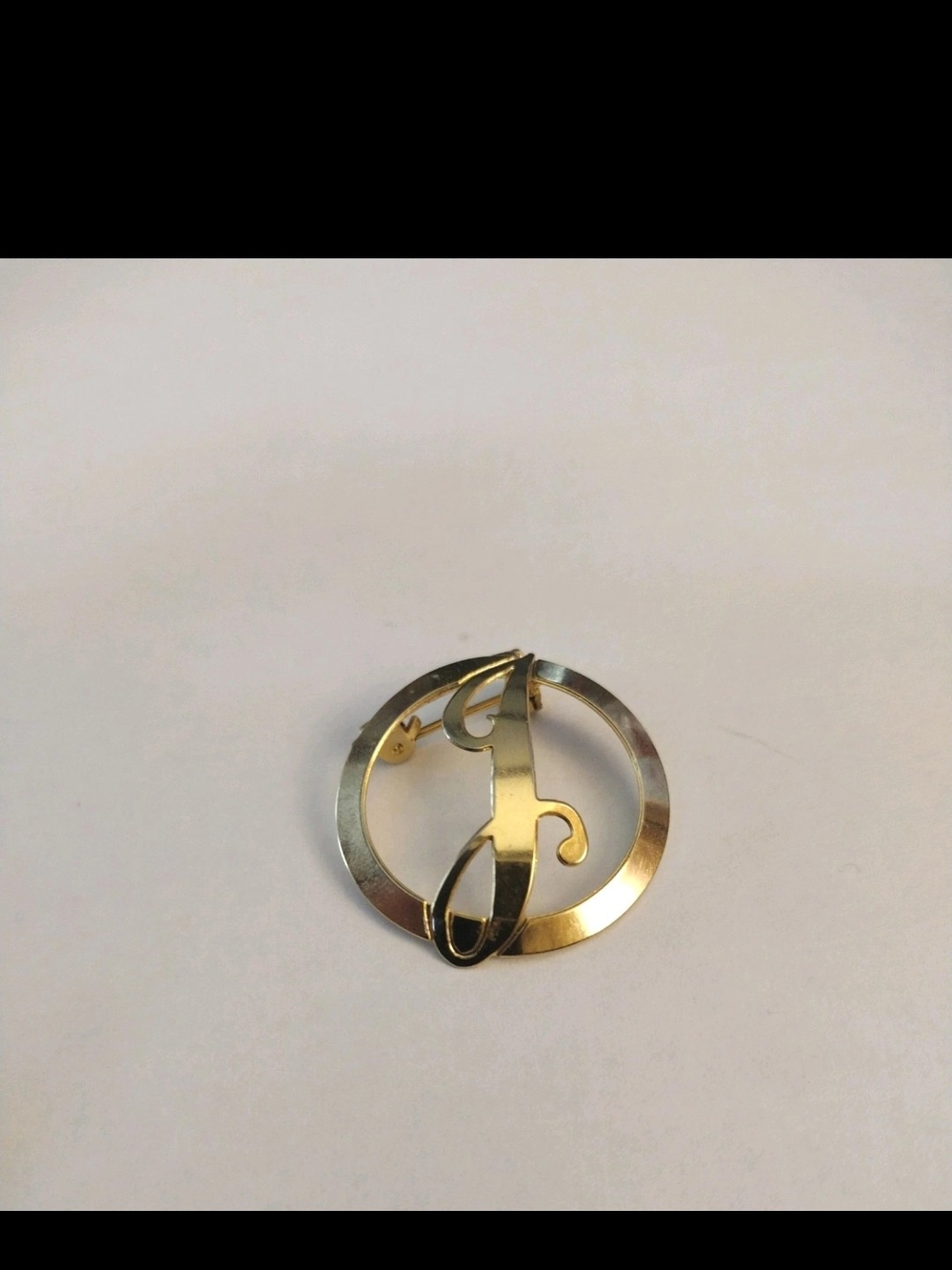 VTG OPEN WORK Letter J Script Cursive Pin Brooch round gold tone costume jewelry